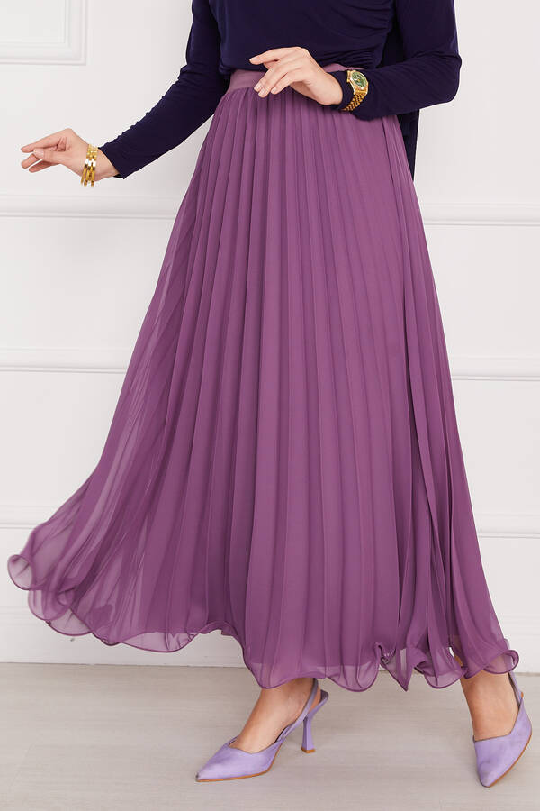 Kç - Altı Volanlı Piliseli Tesettür Etek Lila (1) Kç - Altı Volanlı Piliseli Tesettür Etek Lila (1)