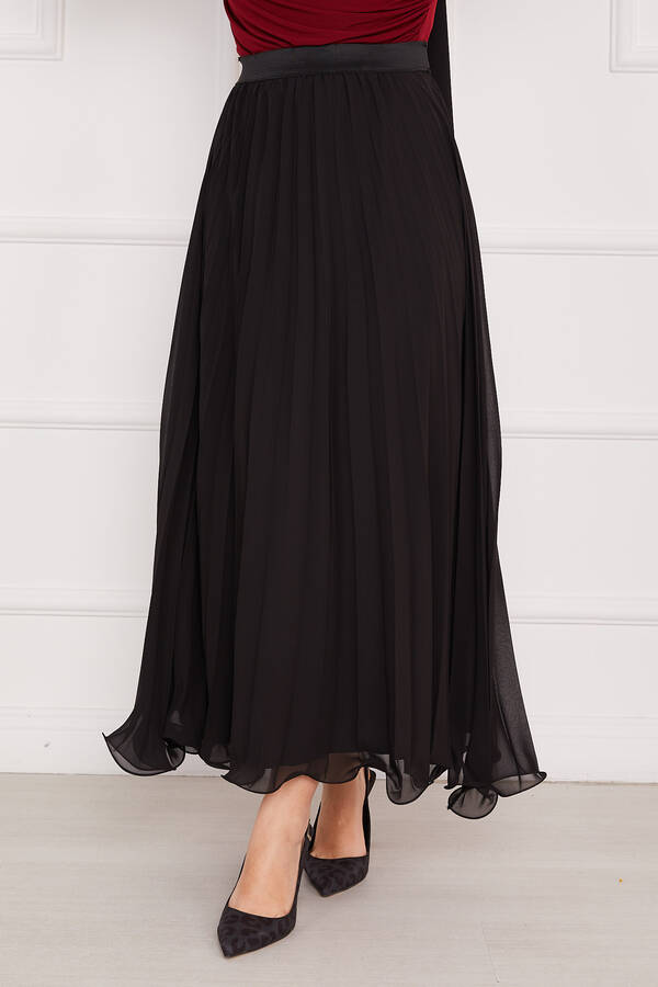 Kç - Altı Volanlı Piliseli Tesettür Etek Siyah (1) Kç - Altı Volanlı Piliseli Tesettür Etek Siyah (1)