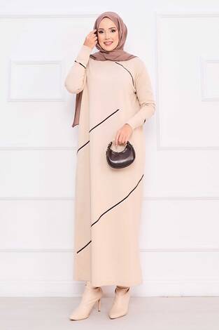 Asimetrik Çizgi Detaylı Tesettür Triko Elbise Bej - Thumbnail