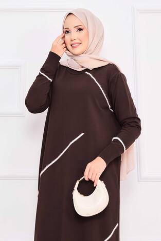 Asimetrik Çizgi Detaylı Tesettür Triko Elbise Kahve - Thumbnail