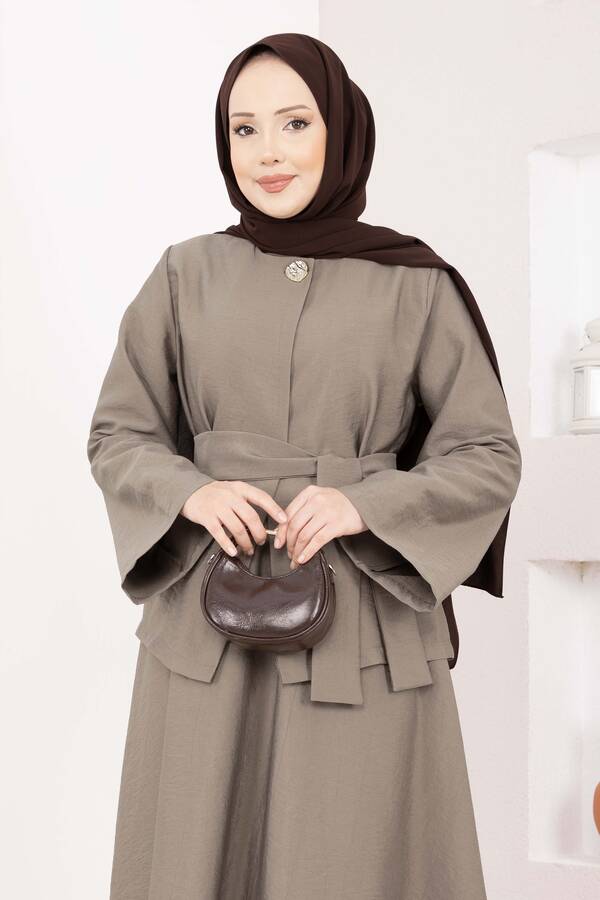 MD - Asimetrik Gold Düğmeli Kemerli Etek & Ceket Takım Vizon (1)