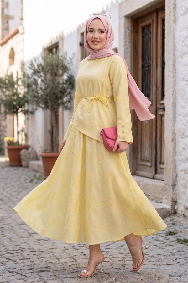 Ums - Asimetrik Kesim Bağcıklı Nakışlı Etek Takım Sarı