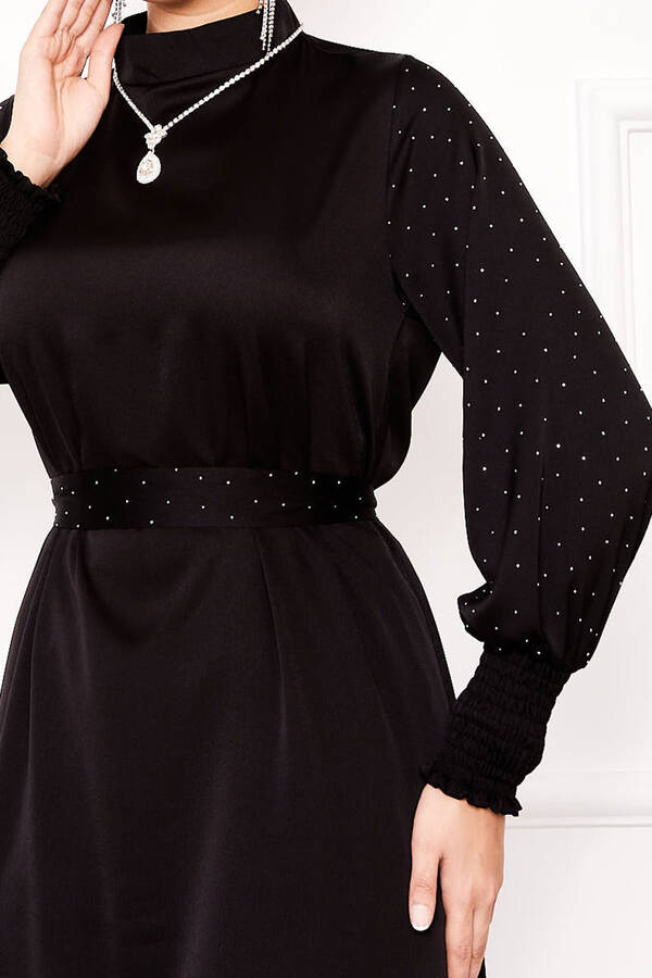 Msk - Balon Kol Taş Detaylı Tesettür Elbise Siyah (1) Msk - Balon Kol Taş Detaylı Tesettür Elbise Siyah (1)