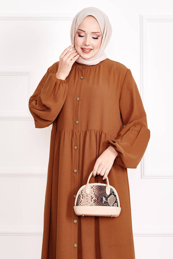 Nz - Balon Kollu Boydan Düğmeli Tesettür Elbise Kiremit (1) Nz - Balon Kollu Boydan Düğmeli Tesettür Elbise Kiremit (1)