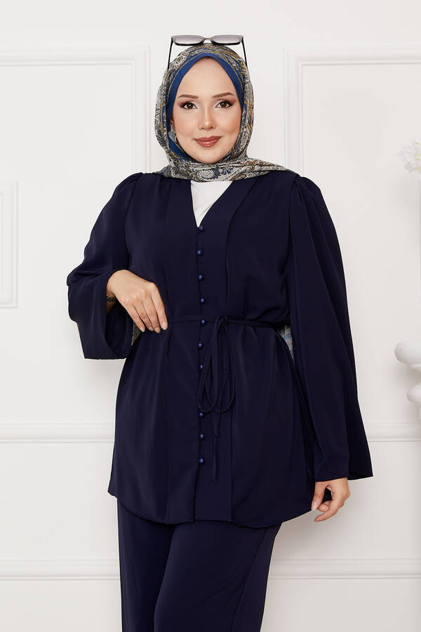 Cnr - Belden Bağcıklı Brit Düğmeli Tesettür Takım Lacivert (1) Cnr - Belden Bağcıklı Brit Düğmeli Tesettür Takım Lacivert (1)