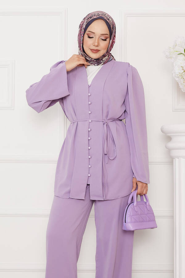 Cnr - Belden Bağcıklı Brit Düğmeli Tesettür Takım Lila (1) Cnr - Belden Bağcıklı Brit Düğmeli Tesettür Takım Lila (1)
