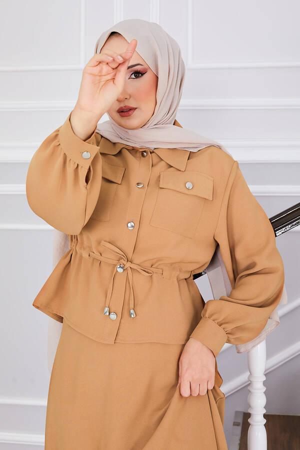 MD - Beli Büzgülü Çift Cepli Etekli Takım Vizon (1) MD - Beli Büzgülü Çift Cepli Etekli Takım Vizon (1)