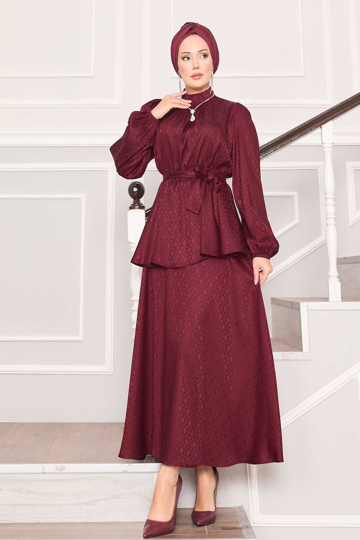 Beli Büzgülü Desenli Jakarlı Tesettür Takım Bordo Beli Büzgülü Desenli Jakarlı Tesettür Takım Bordo