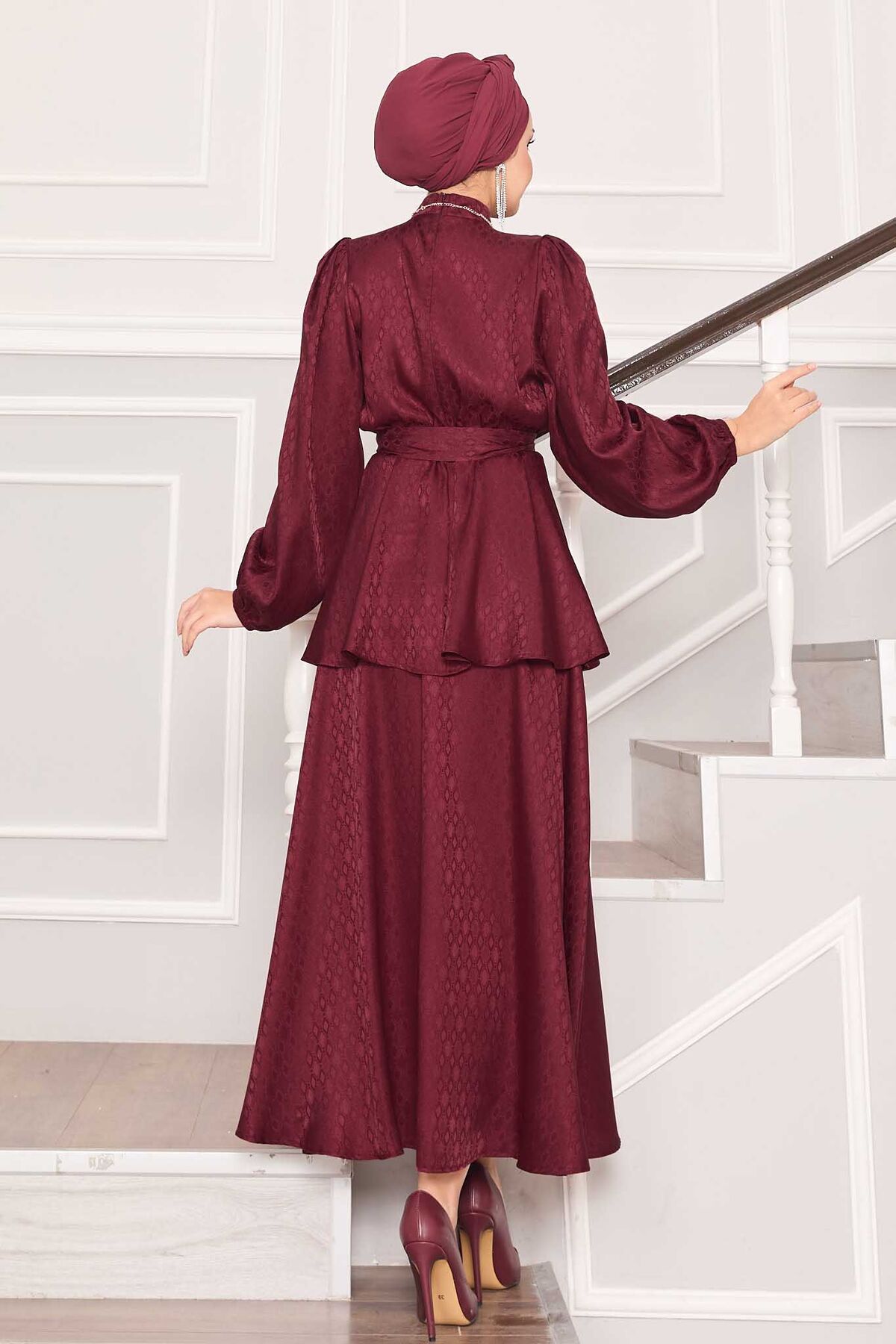 Beli Büzgülü Desenli Jakarlı Tesettür Takım Bordo Beli Büzgülü Desenli Jakarlı Tesettür Takım Bordo