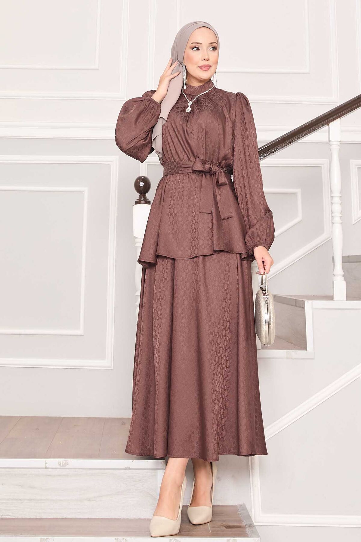 Beli Büzgülü Desenli Jakarlı Tesettür Takım Kahve Beli Büzgülü Desenli Jakarlı Tesettür Takım Kahve