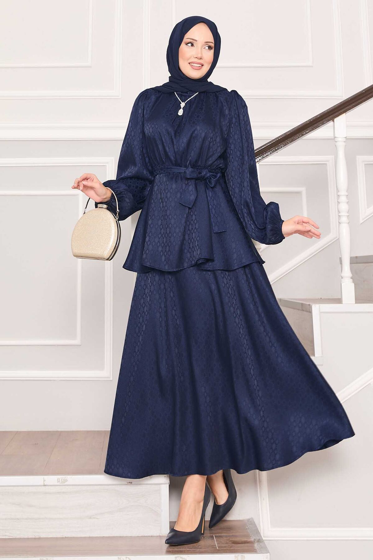 Beli Büzgülü Desenli Jakarlı Tesettür Takım Lacivert Beli Büzgülü Desenli Jakarlı Tesettür Takım Lacivert