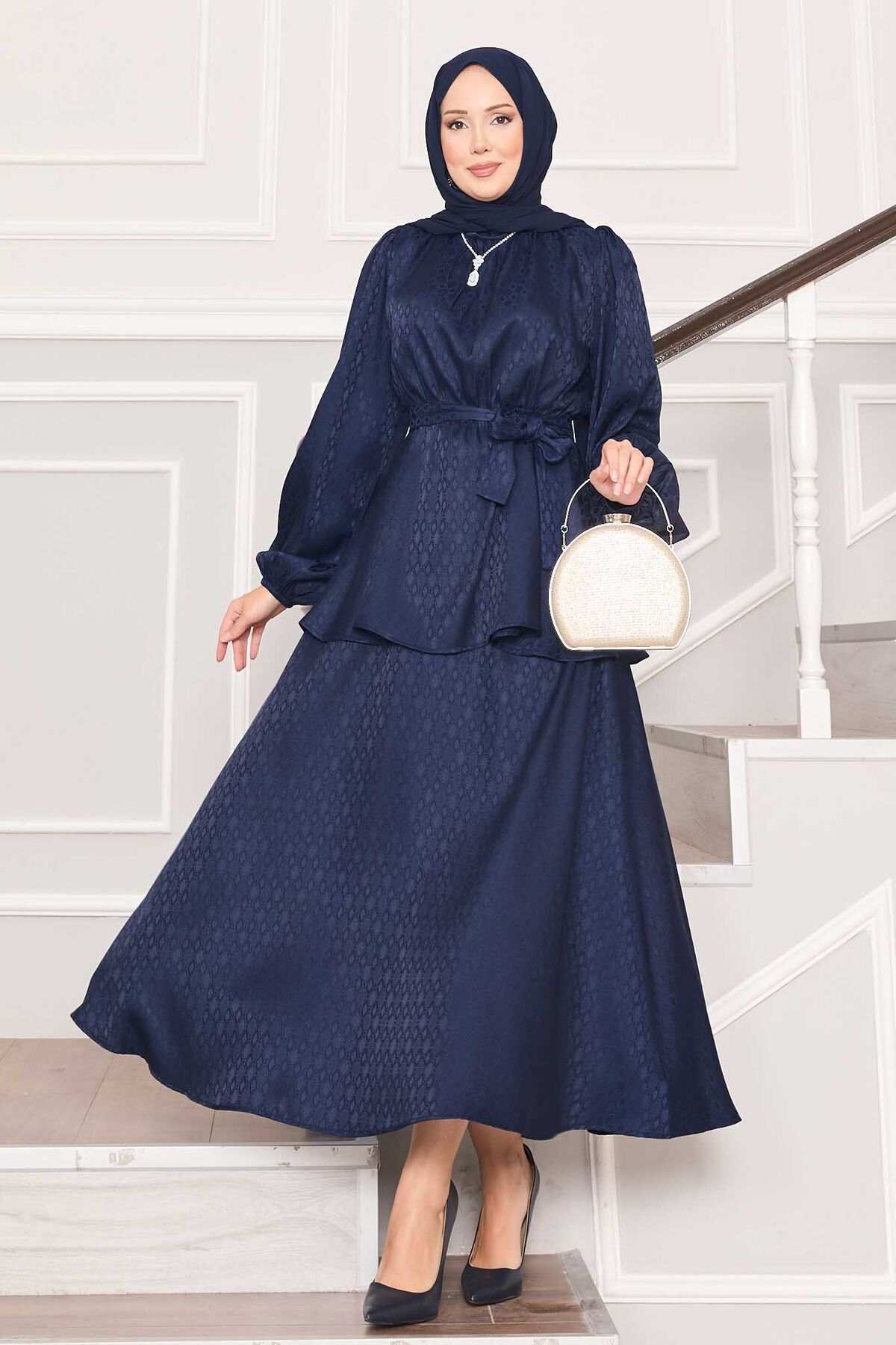 Beli Büzgülü Desenli Jakarlı Tesettür Takım Lacivert Beli Büzgülü Desenli Jakarlı Tesettür Takım Lacivert