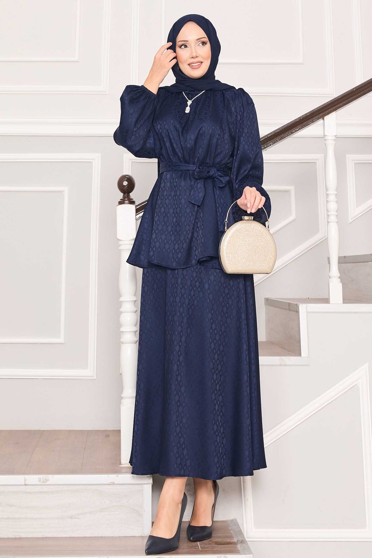 Beli Büzgülü Desenli Jakarlı Tesettür Takım Lacivert Beli Büzgülü Desenli Jakarlı Tesettür Takım Lacivert
