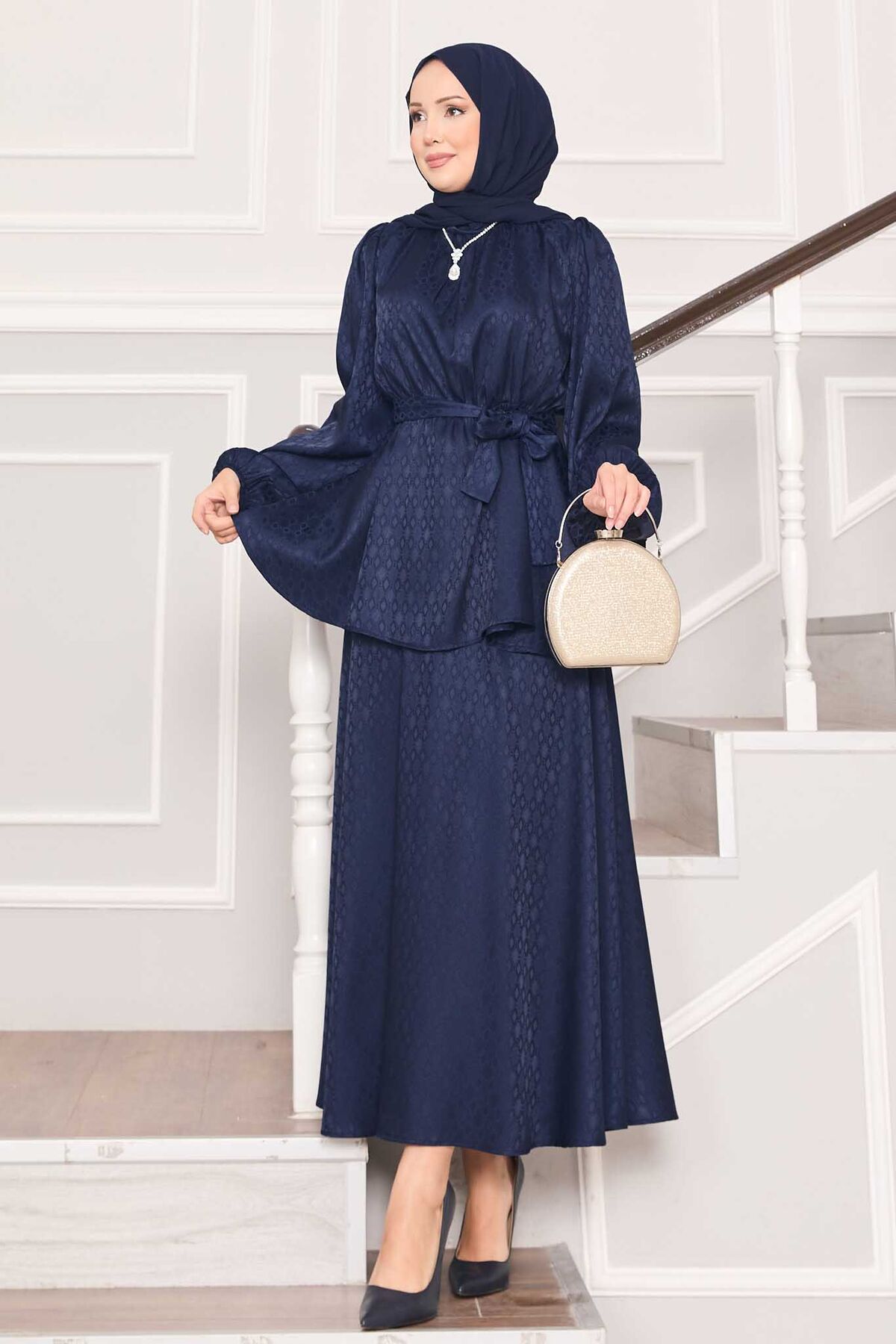 Beli Büzgülü Desenli Jakarlı Tesettür Takım Lacivert Beli Büzgülü Desenli Jakarlı Tesettür Takım Lacivert