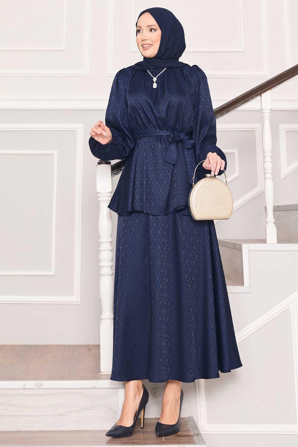 Beli Büzgülü Desenli Jakarlı Tesettür Takım Lacivert Beli Büzgülü Desenli Jakarlı Tesettür Takım Lacivert
