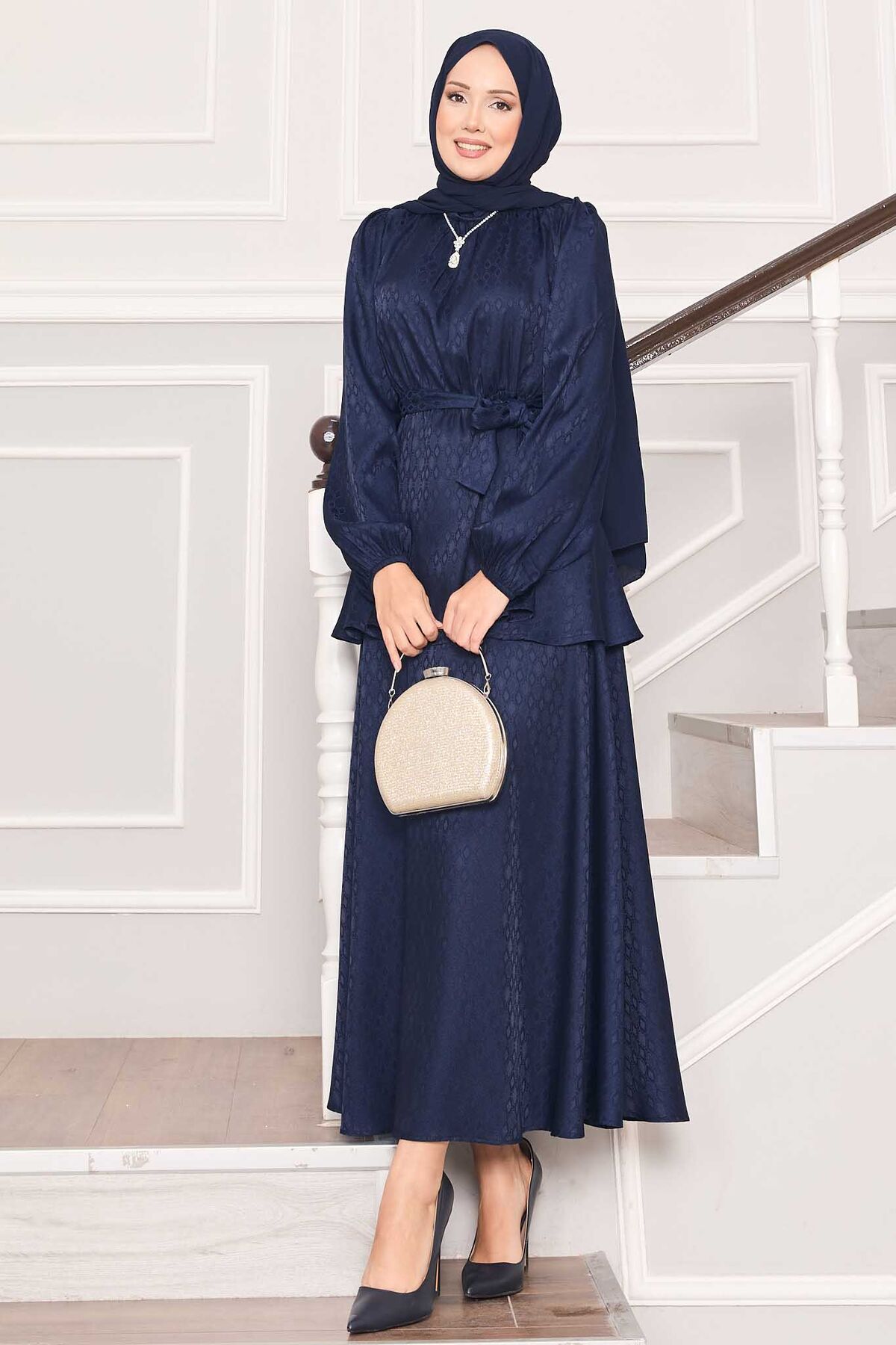 Beli Büzgülü Desenli Jakarlı Tesettür Takım Lacivert Beli Büzgülü Desenli Jakarlı Tesettür Takım Lacivert