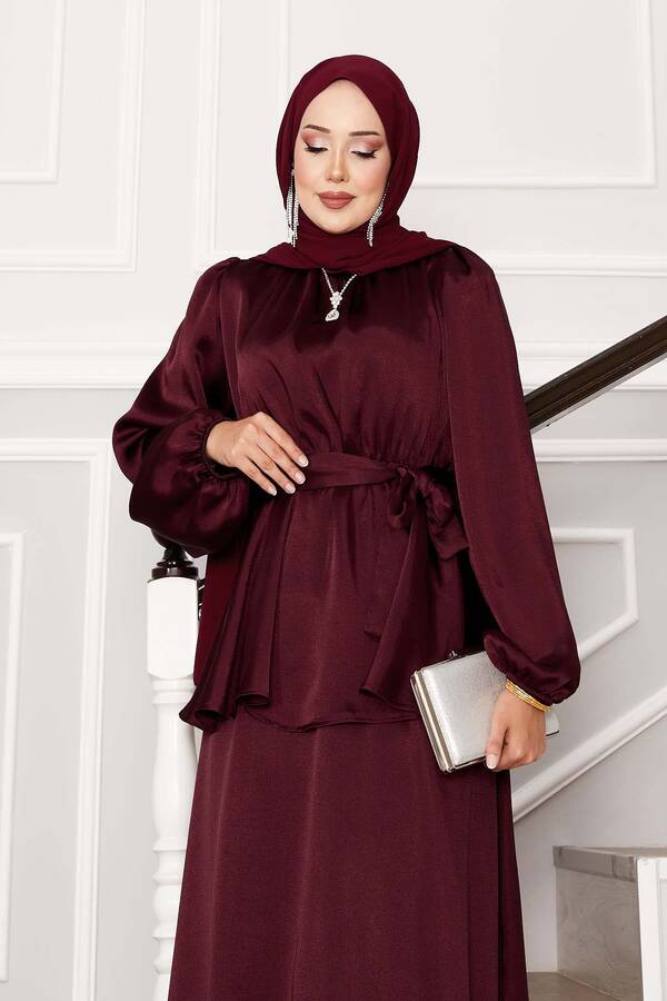 MD - Beli Büzgülü Kuşak Detaylı Saten Etekli Takım Bordo (1) MD - Beli Büzgülü Kuşak Detaylı Saten Etekli Takım Bordo (1)