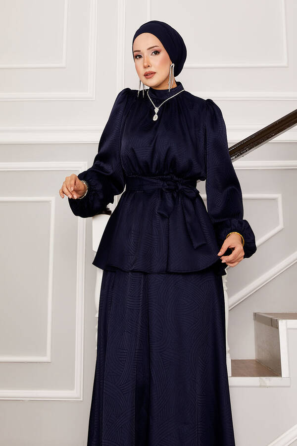 MD - Beli Büzgülü Kuşaklı Jakar Takım Lacivert (1) MD - Beli Büzgülü Kuşaklı Jakar Takım Lacivert (1)