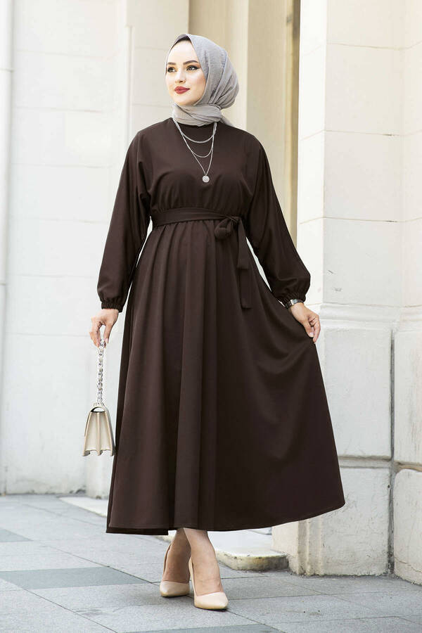 Beli Kuşaklı Tesettür Elbise 100MD-10528 Kahve Beli Kuşaklı Tesettür Elbise 100MD-10528 Kahve