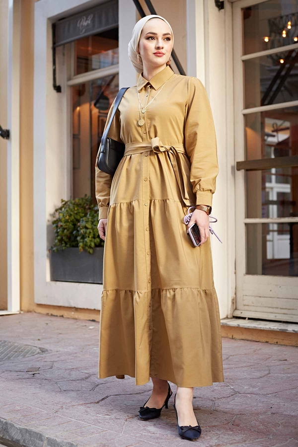Boydan Düğmeli Fırfırlı Tesettür Elbise 565TEG-003 Camel