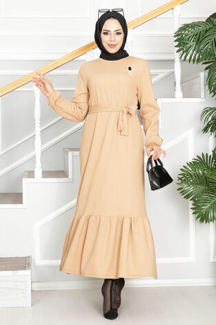 Broşlu Eteği Fırfırlı Tesettür Elbise Latte - Thumbnail