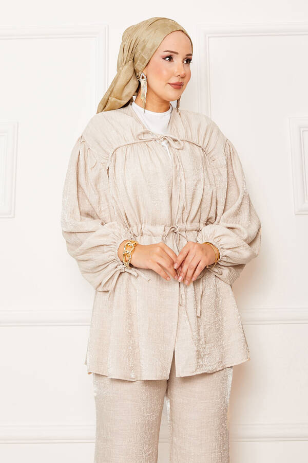 MD - Büzgü Detaylı Beli Tünelli Kimonolu Takım Bej (1) MD - Büzgü Detaylı Beli Tünelli Kimonolu Takım Bej (1)
