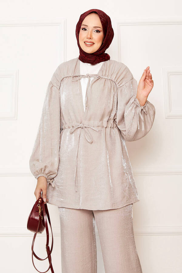 MD - Büzgü Detaylı Beli Tünelli Kimonolu Takım Vizon (1) MD - Büzgü Detaylı Beli Tünelli Kimonolu Takım Vizon (1)