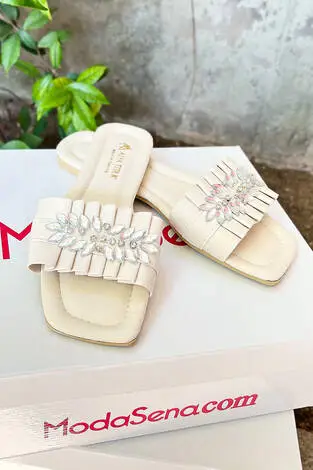 Büzgülü Taş Detaylı Terlik Krem - Thumbnail