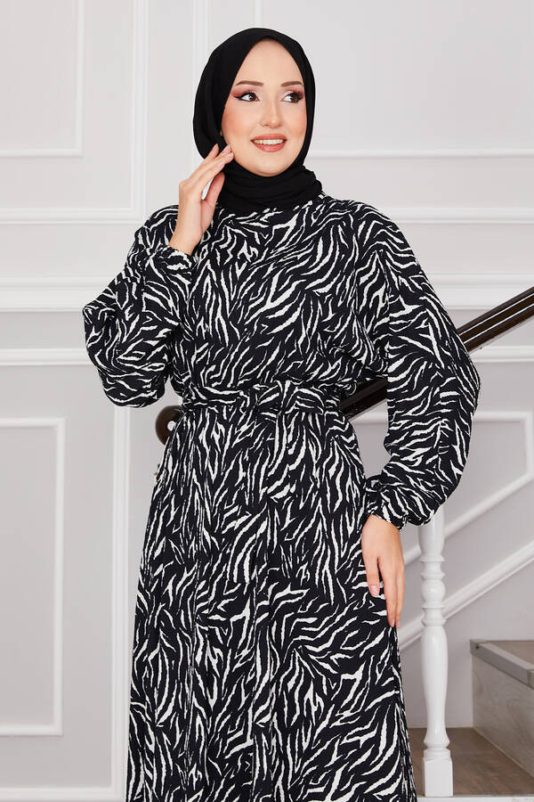 Msk - Cam Kırığı Desen Kuşaklı Bürümcük Tesettür Elbise Siyah (1) Msk - Cam Kırığı Desen Kuşaklı Bürümcük Tesettür Elbise Siyah (1)