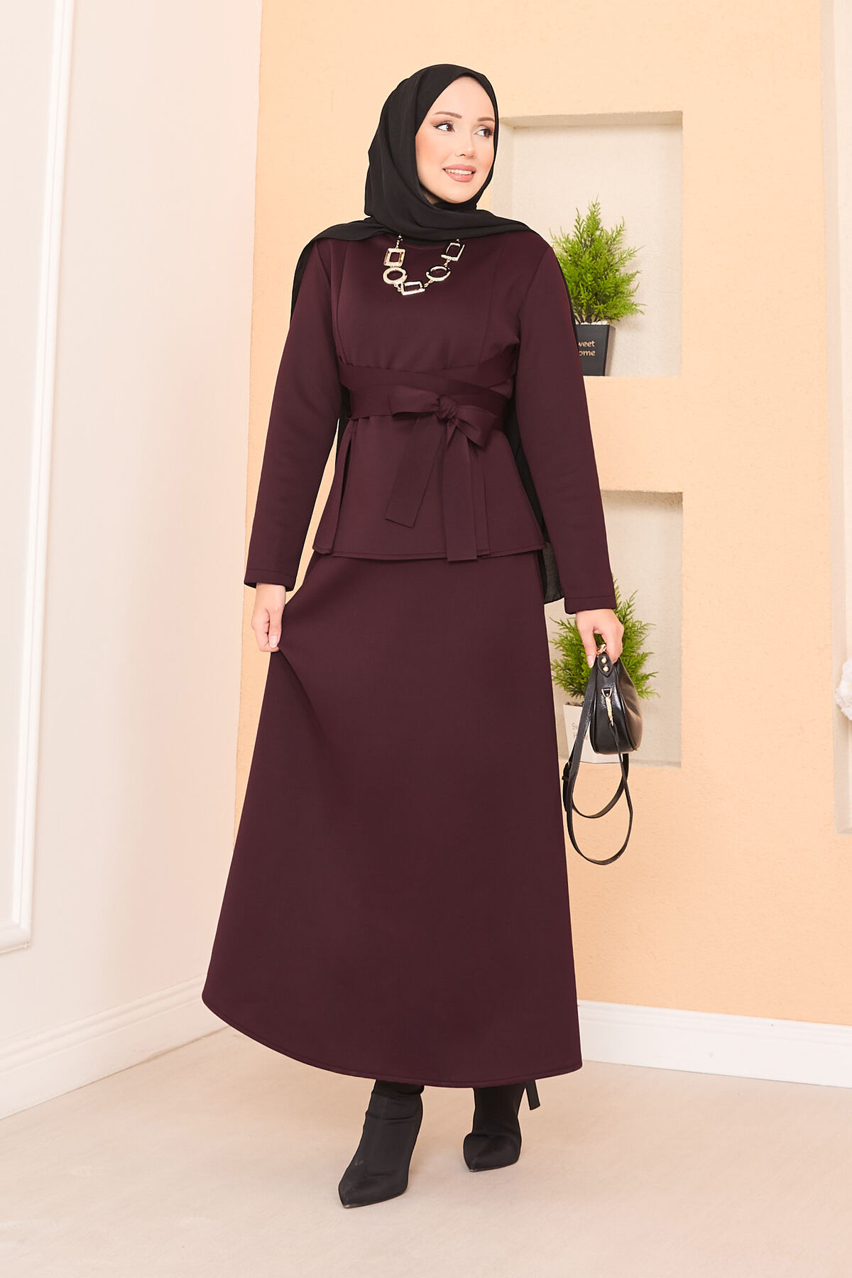 Çapraz Kuşaklı Şık Tesettür Etekli Takım Bordo Çapraz Kuşaklı Şık Tesettür Etekli Takım Bordo
