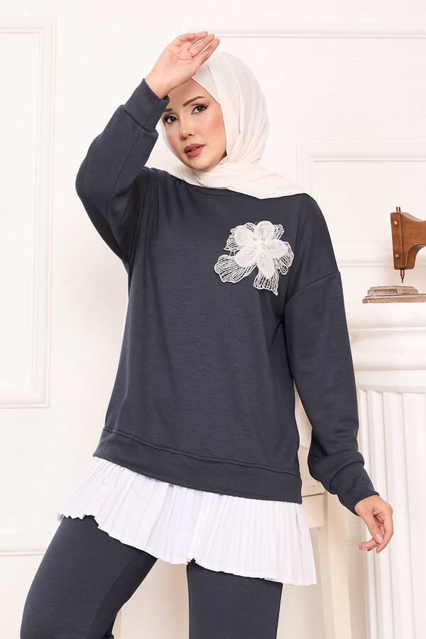 Ums - Çiçek Detaylı Eteği Piliseli Oyşo Takım Gri (1) Ums - Çiçek Detaylı Eteği Piliseli Oyşo Takım Gri (1)