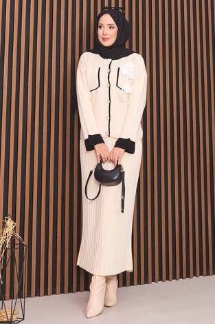 Çiçek Detaylı Sedef Düğmeli Tesettür Triko Takım Ekru - Thumbnail