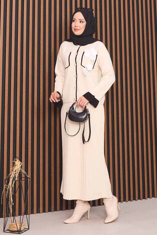 Çiçek Detaylı Sedef Düğmeli Tesettür Triko Takım Ekru - Thumbnail