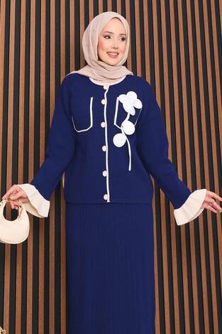 Çiçek Detaylı Sedef Düğmeli Tesettür Triko Takım Lacivert - Thumbnail