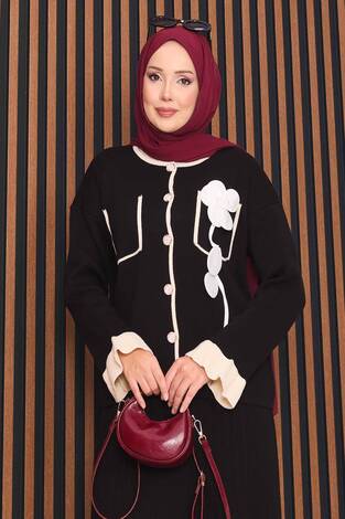 Çiçek Detaylı Sedef Düğmeli Tesettür Triko Takım Siyah - Thumbnail