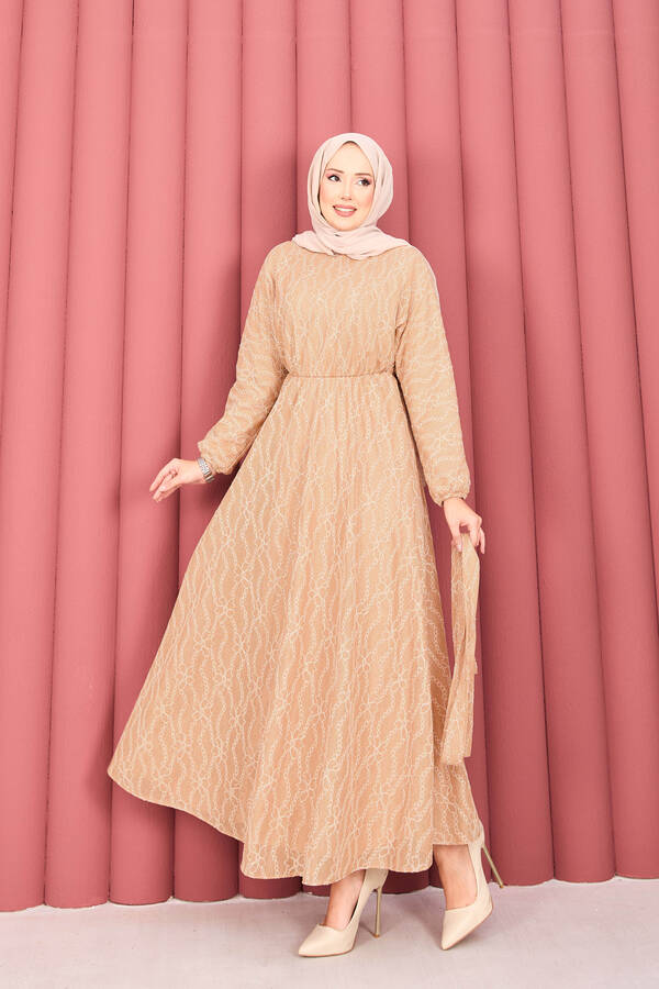 Dantel Dokulu Seyyar Kuşaklı Tesettür Elbise Camel - 4