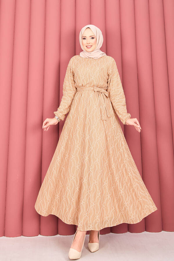 Dantel Dokulu Seyyar Kuşaklı Tesettür Elbise Camel - 5