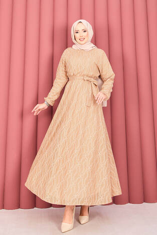 Dantel Dokulu Seyyar Kuşaklı Tesettür Elbise Camel - Thumbnail