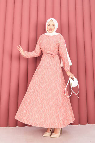 Dantel Dokulu Seyyar Kuşaklı Tesettür Elbise Pudra - Thumbnail