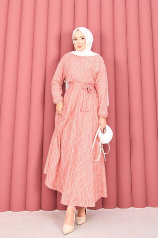 Dantel Dokulu Seyyar Kuşaklı Tesettür Elbise Pudra - Thumbnail
