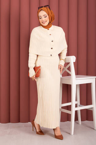 Düğme Detaylı Pelerinli Triko Elbise Takım Krem