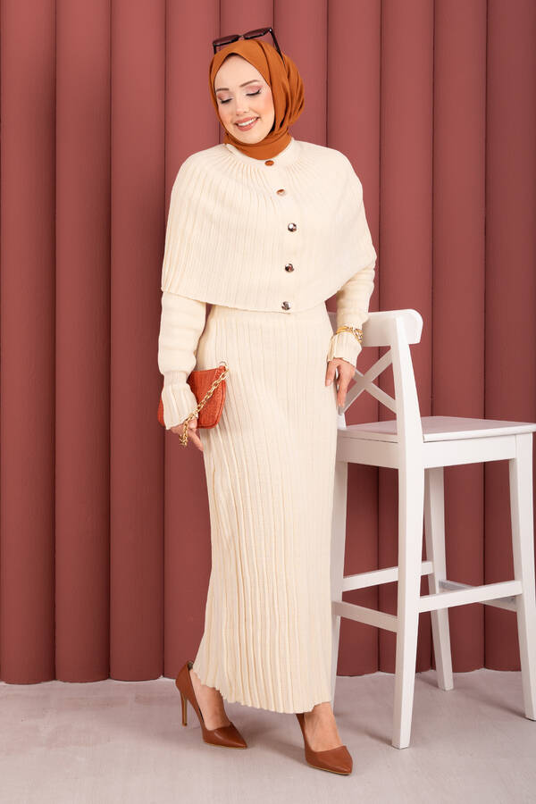 Kl - Düğme Detaylı Pelerinli Triko Elbise Takım Krem