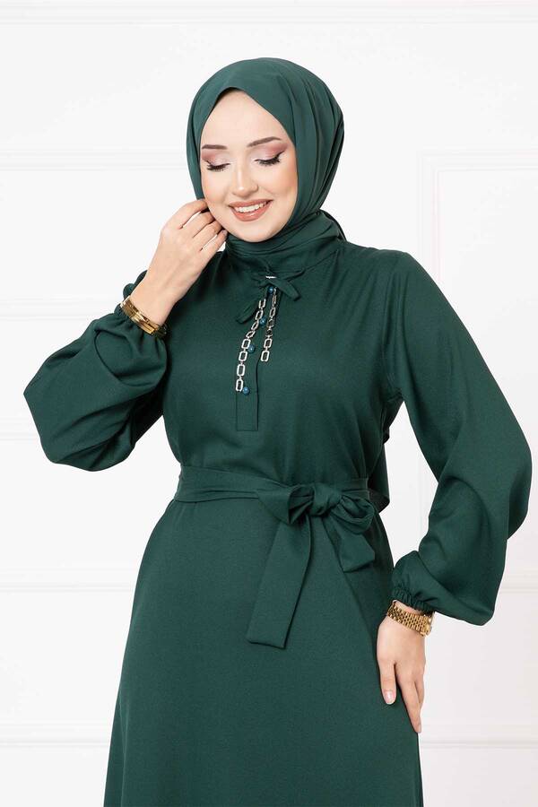 Ar - Düğme Detaylı Seyyar Kemerli Tesettür Elbise Zümrüt (1) Ar - Düğme Detaylı Seyyar Kemerli Tesettür Elbise Zümrüt (1)