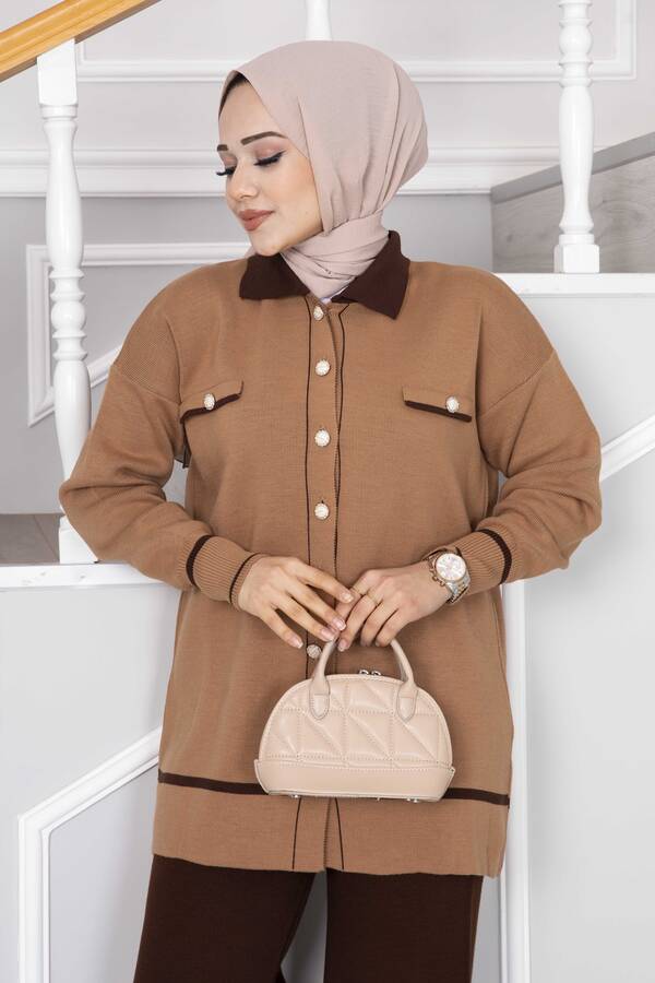 Mi̇ - Düğme Detaylı Tesettür Triko Takım Camel (1)