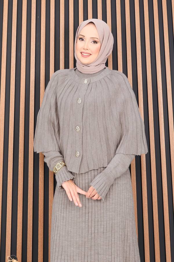 RAF - Düğmeli Pelerin & Triko Elbise Tesettür İkili Takım Vizon (1)