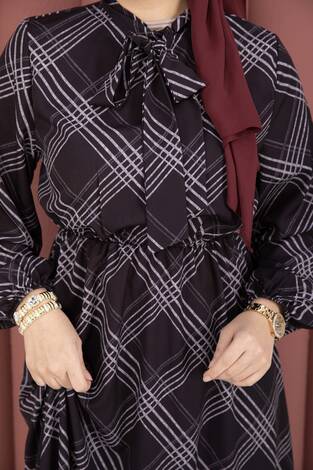 Ekose Desen Beli Büzgülü Tesettür Elbise Siyah - Thumbnail