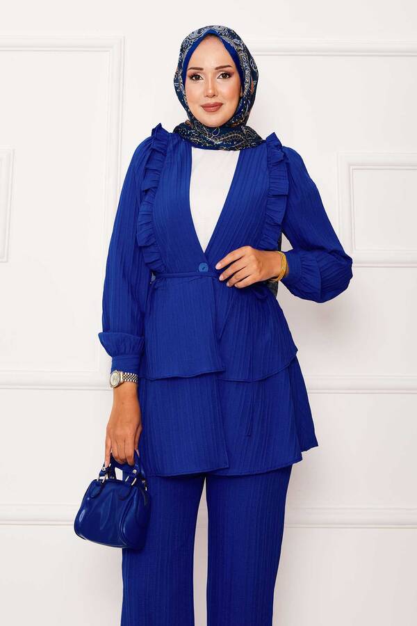 MD - Eteği Volanlı Fırfır Detaylı İkili Takım Saks (1) MD - Eteği Volanlı Fırfır Detaylı İkili Takım Saks (1)