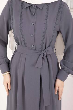 Fisto Detaylı Kuşaklı Tesettür Elbise Gri - Thumbnail