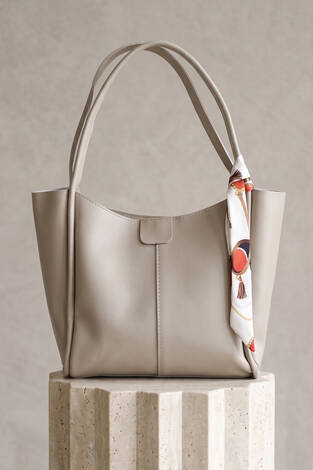 Fular Detaylı Kol Çantası Bej