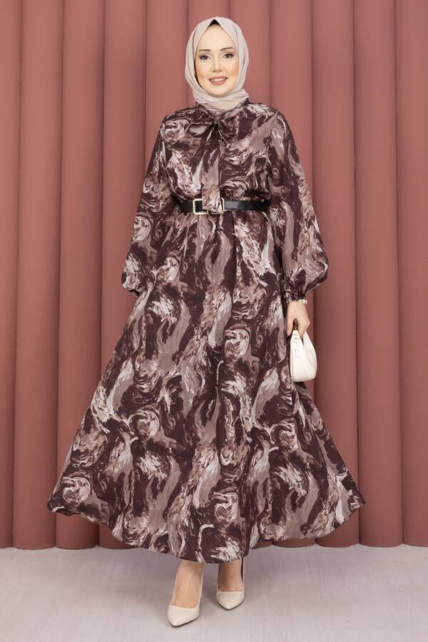 MD - Fular Yakalı Desenli Tesettür Elbise Kahve